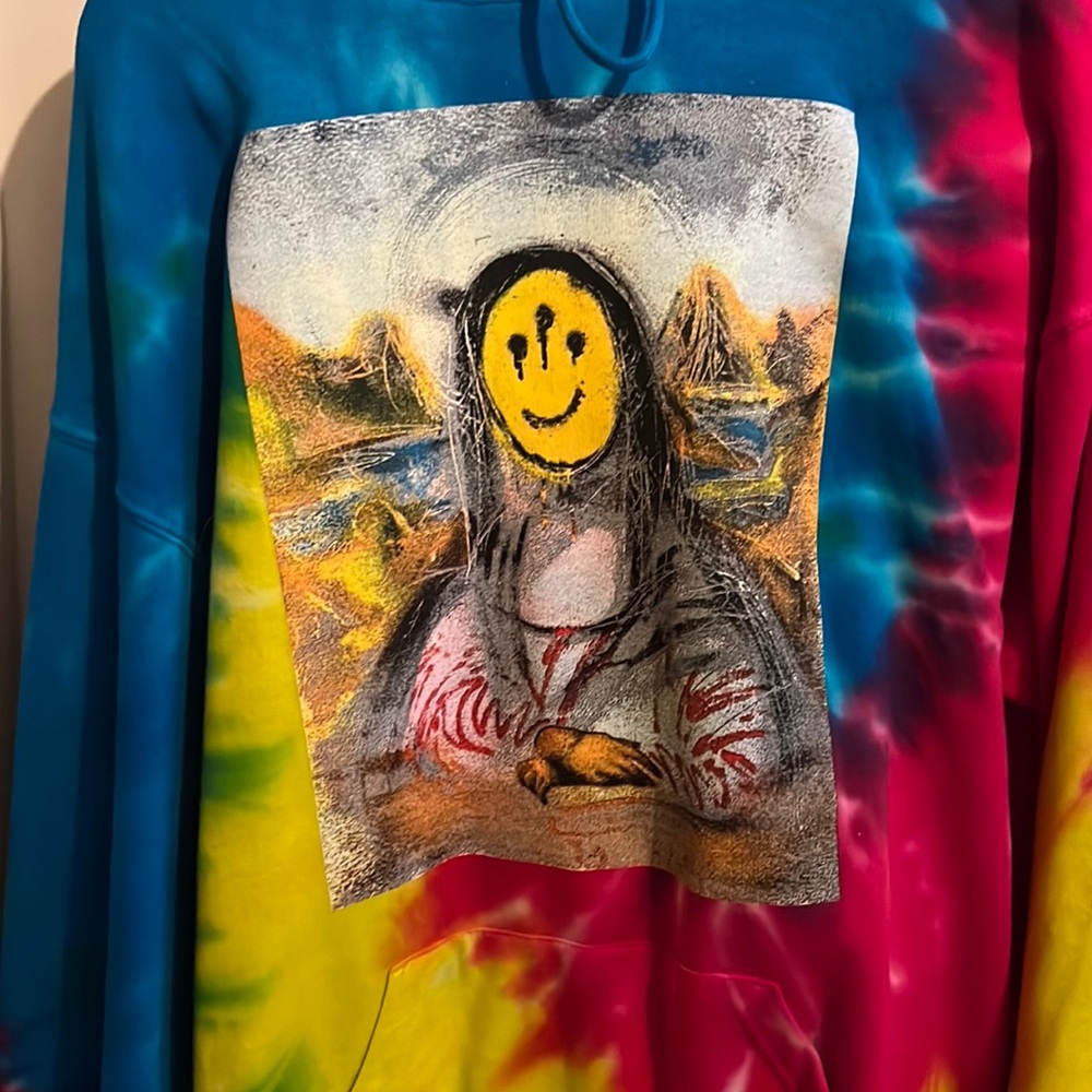 Pray for Paris 🦂  Mona Lisa tie dye
